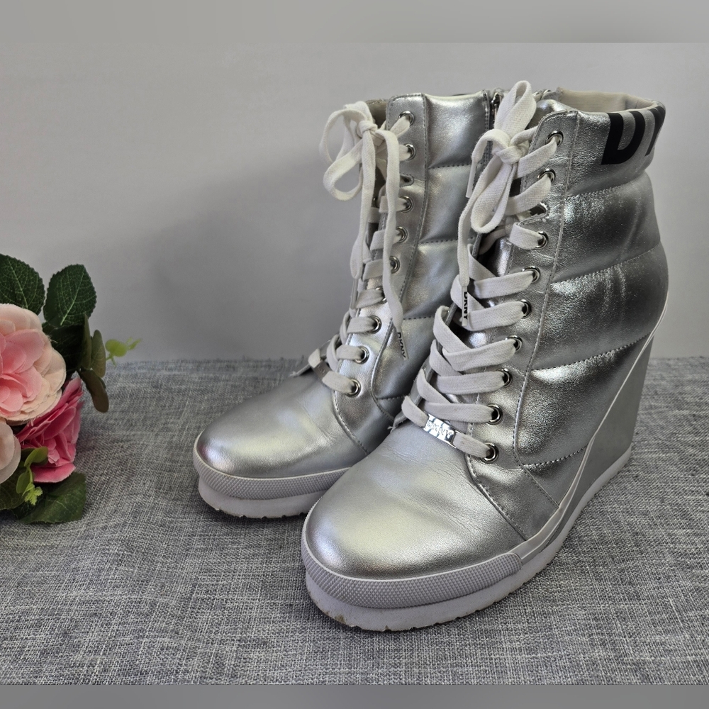 DKNY Noho Wedge Sneakers w/Lace Up & Side Zipper, Size 10 US Silver/ White